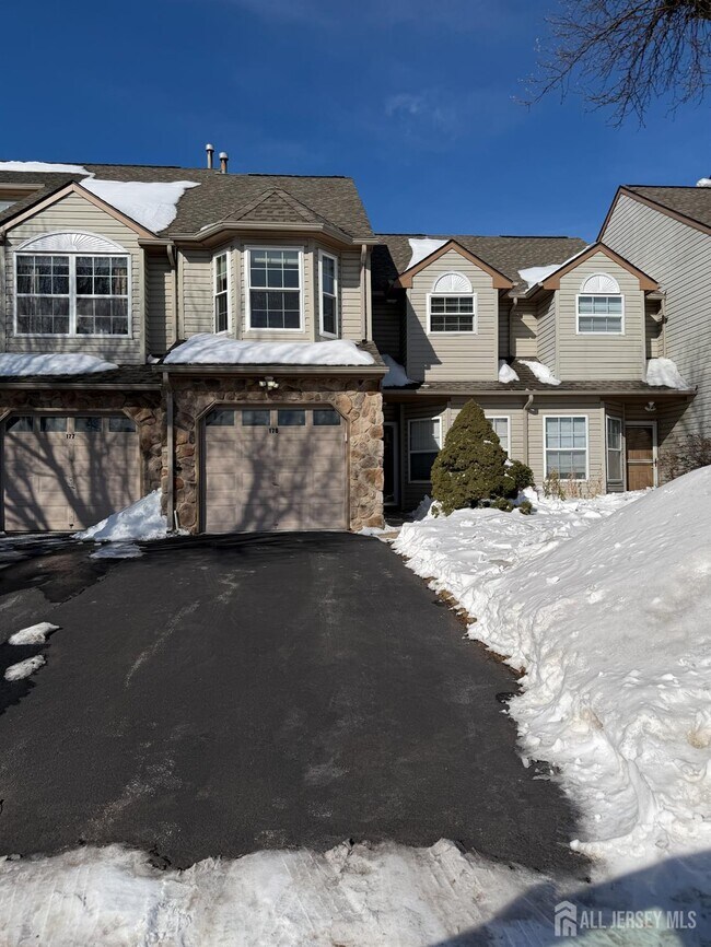 Foto del edificio - 176 Nebula Rd