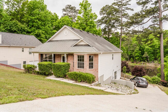 Building Photo - 4736 Rhett Dr