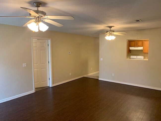 Foto del edificio - Cozy 3 Bedroom for Lease! MOVE-IN SPECIAL!...