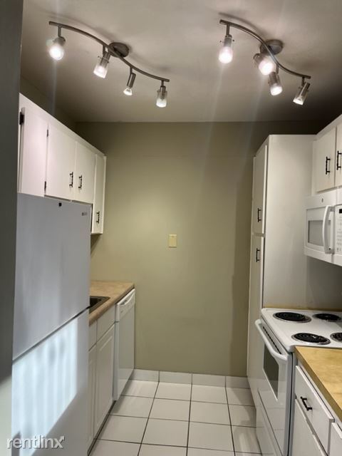 Building Photo - 1 br, 1 bath Condo - 225 S McMullen Booth ...
