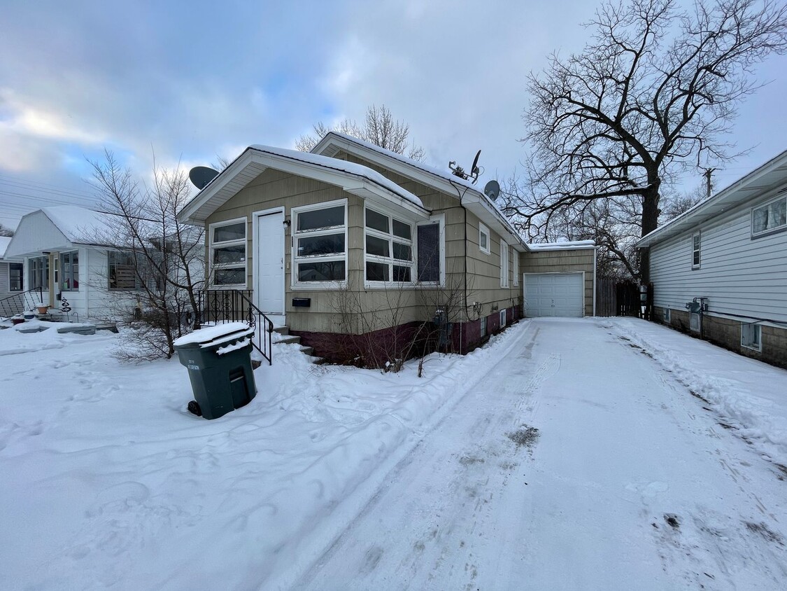 Primary Photo - Two Bedroom Home in Muskegon