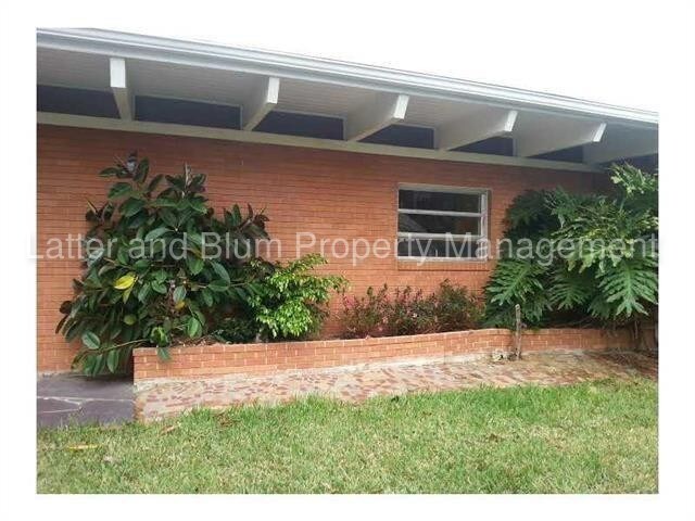 Foto del edificio - 1501 Poinsettia Dr