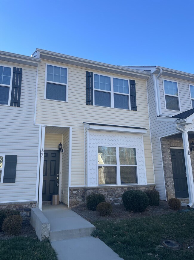 Building Photo - 123 Summerland Dr