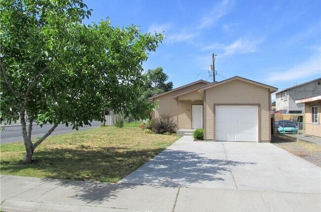 Foto del edificio - 2 Bed 2 Bath Home on Corner!