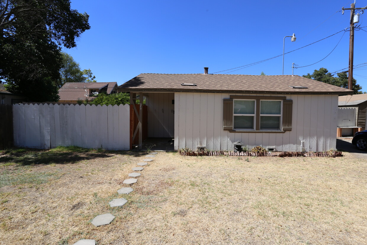 575 E St, Patterson, CA 95363 - House Rental in Patterson, CA ...