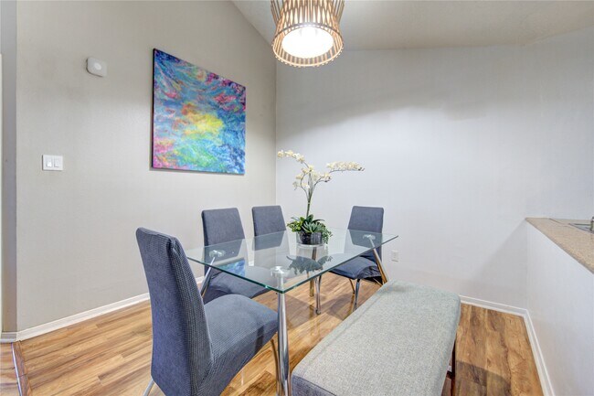 Foto del edificio - 7027 Brockington Dr