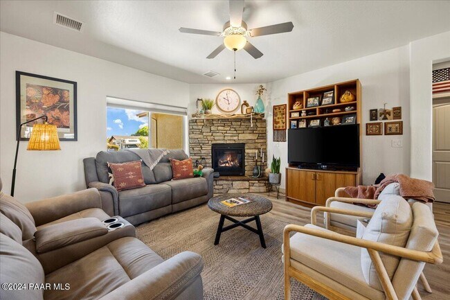 Foto del edificio - 7275 E Grandview Dr