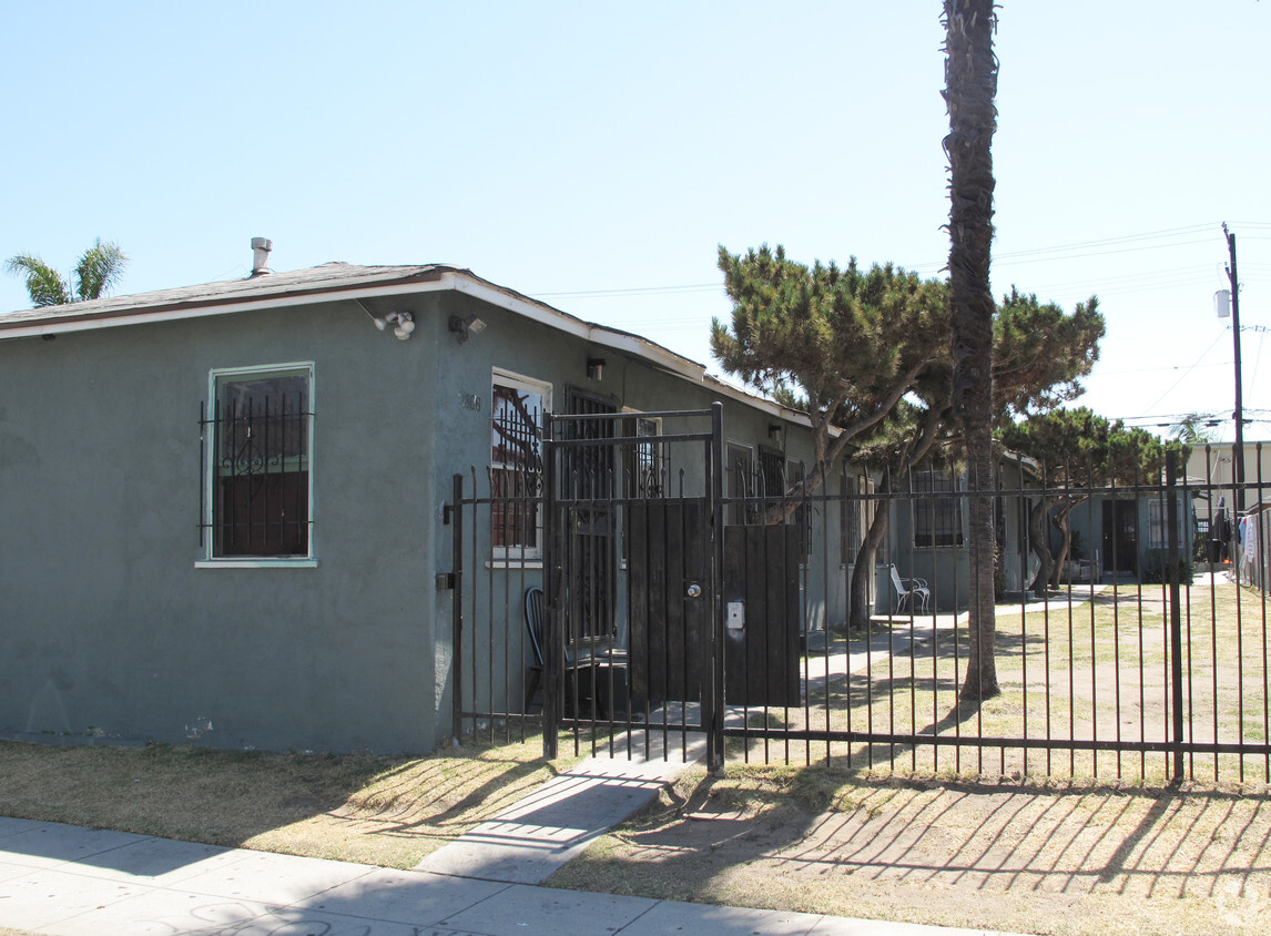 Foto del edificio - 1866-1870 Henderson Ave