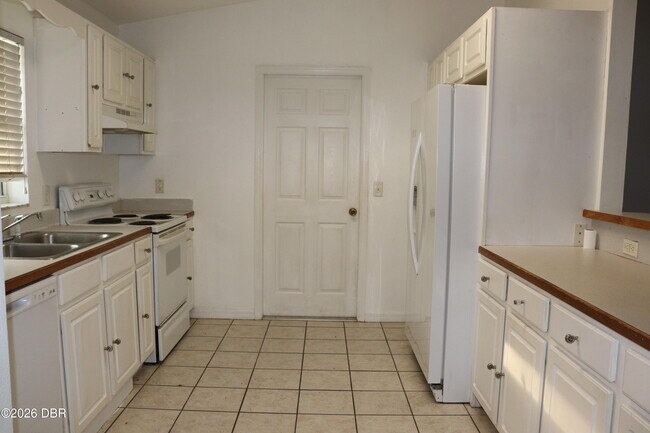 Building Photo - 1061 Oak Forest Cir