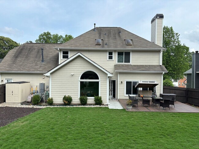 Foto del edificio - 4 Bedroom Single Family Home in Johns Creek