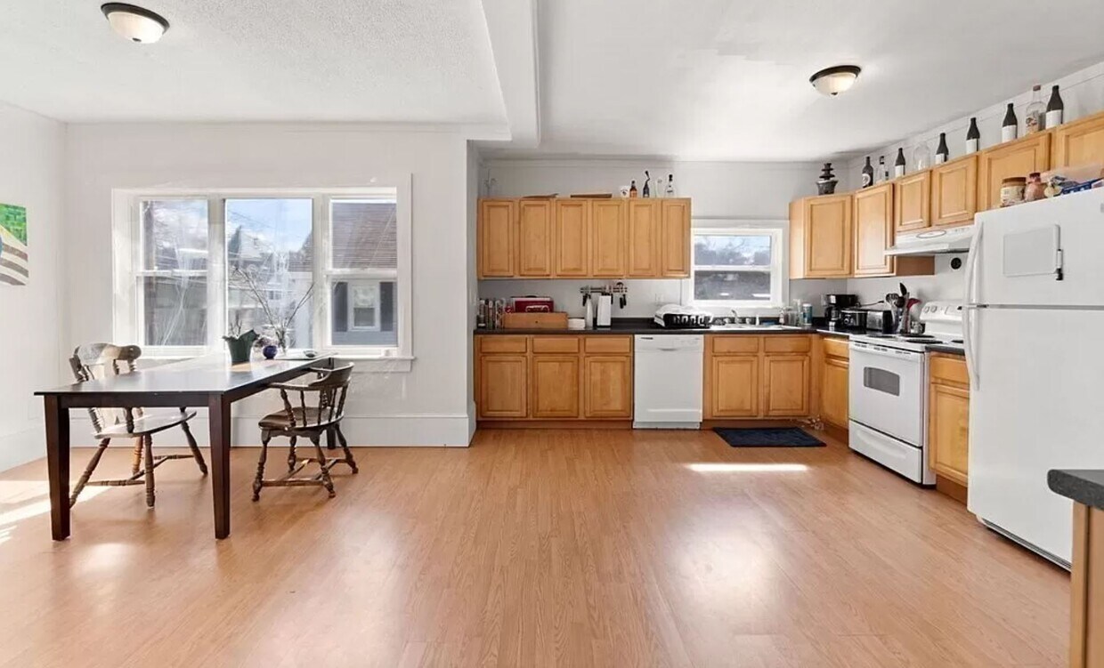 136 Elm St Amesbury Ma 01913 Apartments Amesbury Ma Apartments Com