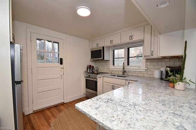 Foto del edificio - 37800 Jackson Rd