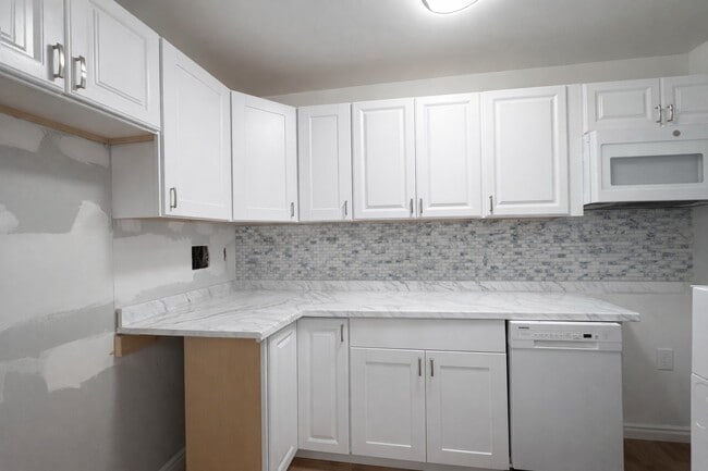 Nuevo - 280 Marin Blvd
