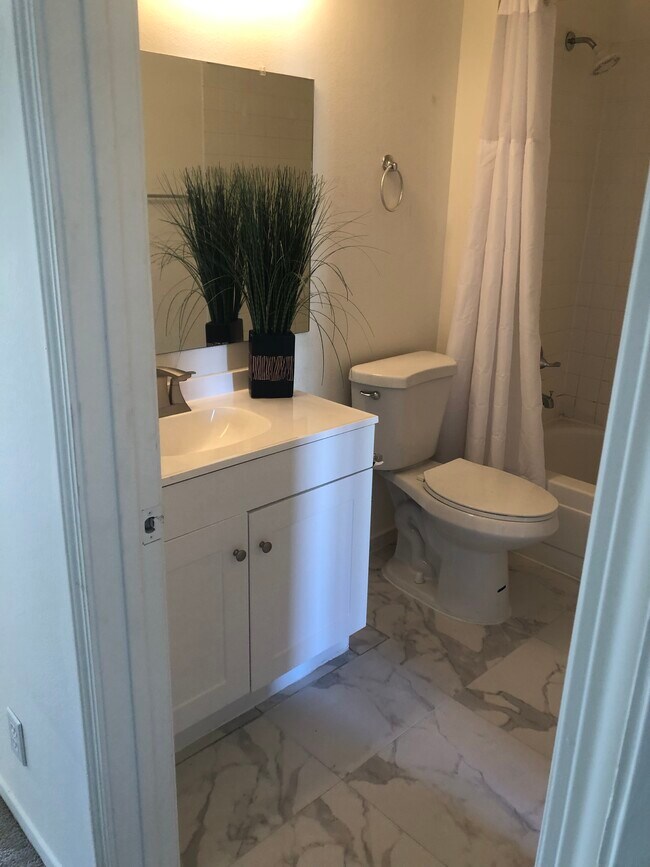 Foto del edificio - 7095 Burcot Ave