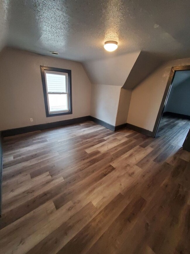 Building Photo - 330 W Concordia Ave