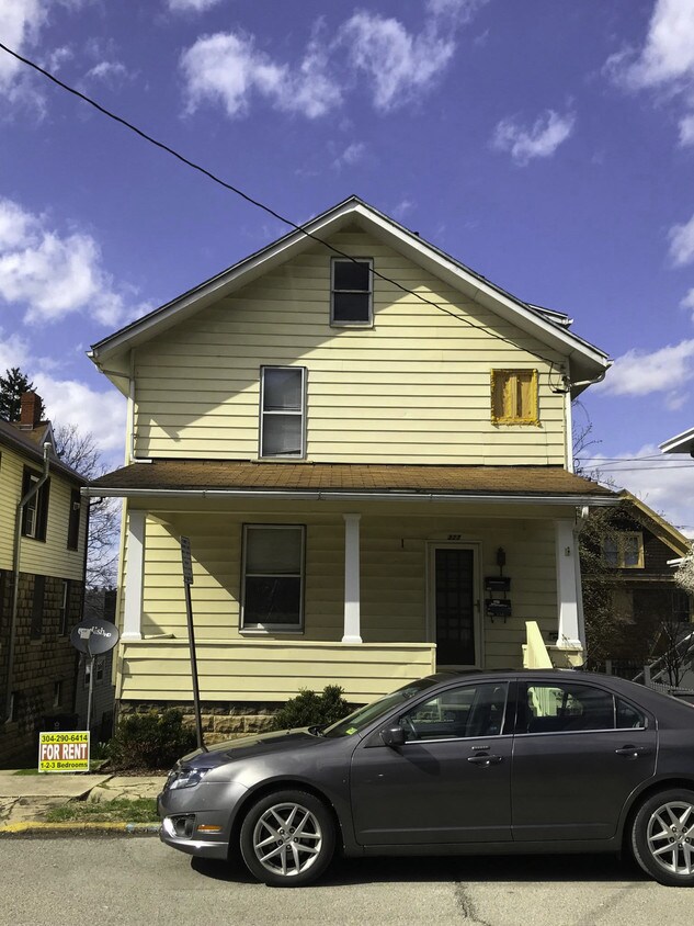 327 Euclid Ave, WV 26501 Apartments in WV