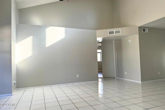 Foto del edificio - 16402 N 31st St
