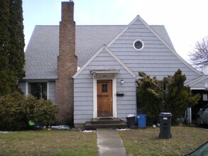 Building Photo - 468-470 NE Maiden Ln