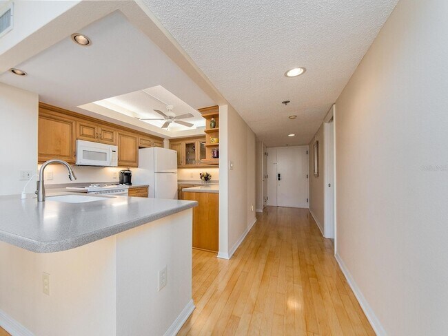 Building Photo - 690 Island Way