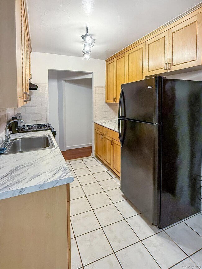 Foto del edificio - 1043 E 57th St