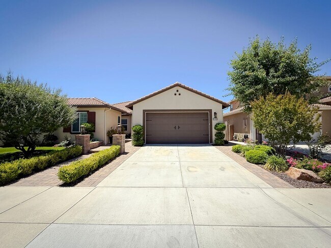 Foto del edificio - Exquisite One-Story Home for Rent on Redha...