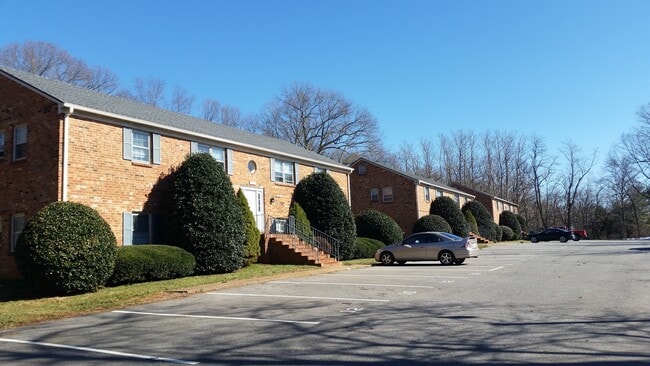 Photo - Two Bedroom apartment, with Deck, off of Timberlake, and close to 460