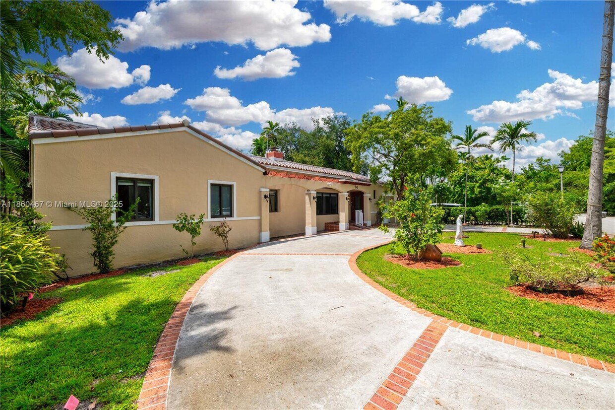 Primary Photo - 50 De Leon Dr