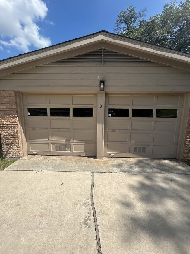 Building Photo - 110 Northaven Dr