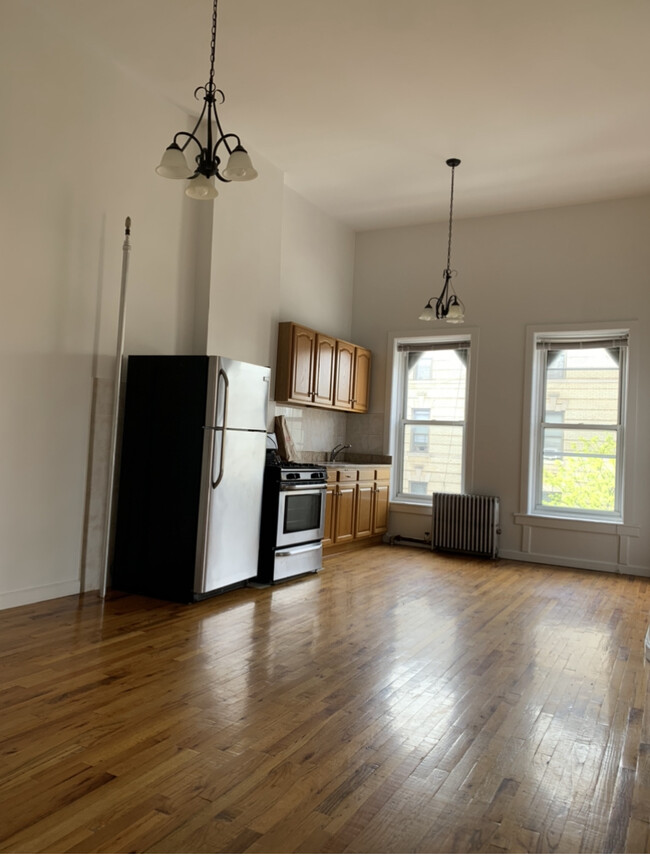 Building Photo - 1540 Dekalb Ave