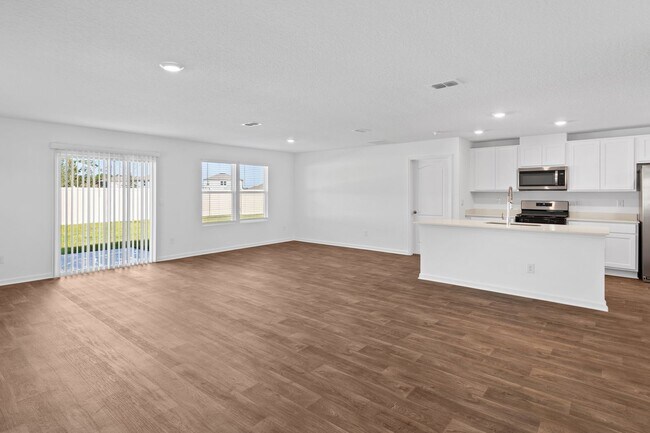 Foto del edificio - Almost New Home