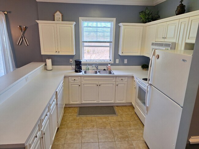Building Photo - 805 Crumpet Ct