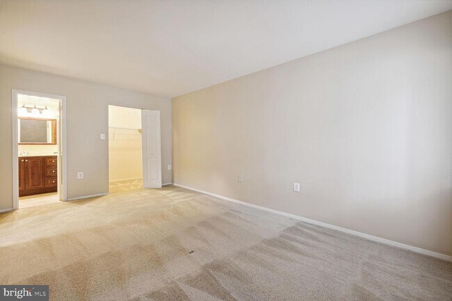 Building Photo - 428 Girard St