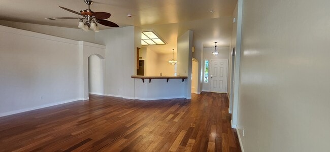 Building Photo - 9810 Manhattan Dr