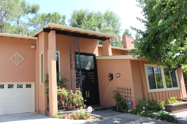 Building Photo - 4400 Portico Pl