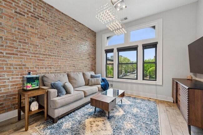 Building Photo - 1423 N Ashland Ave