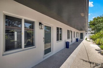 Building Photo - 1228 NE 5th Ave