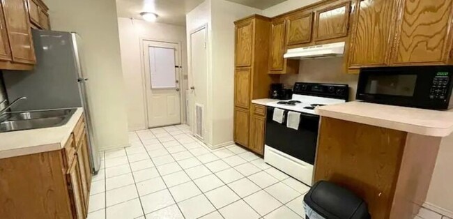 Building Photo - 624 S Pleasantview Dr