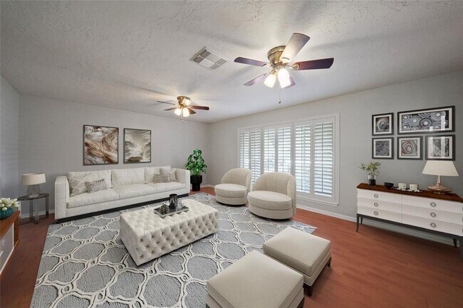 Building Photo - 110 Magnolia Bend