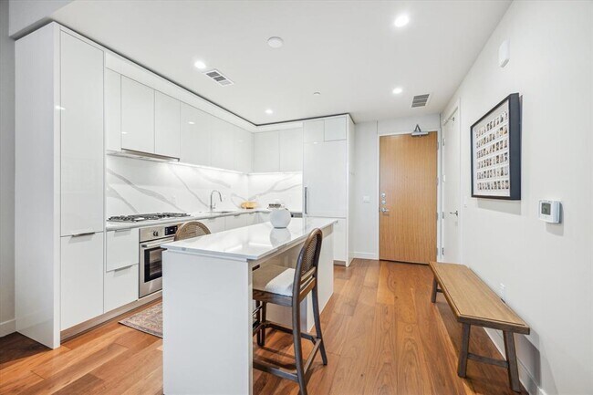 Building Photo - 44 East Ave