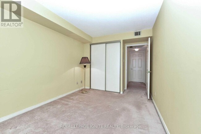 Photo du bâtiment - 4725-4725 Sheppard Ave E