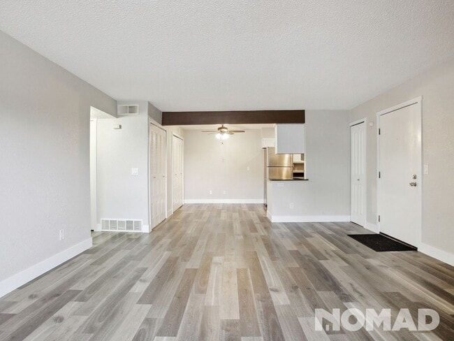 Foto del edificio - 2 Bedroom Condo with Garage