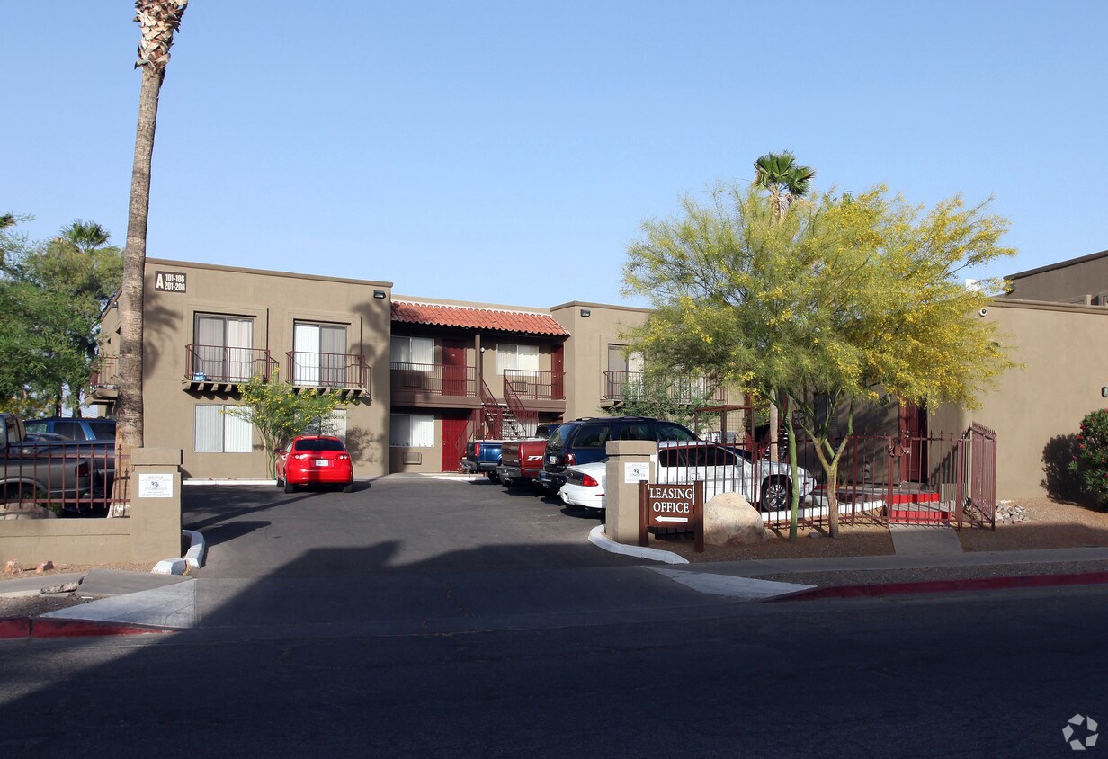 Primary Photo - Westside Commons