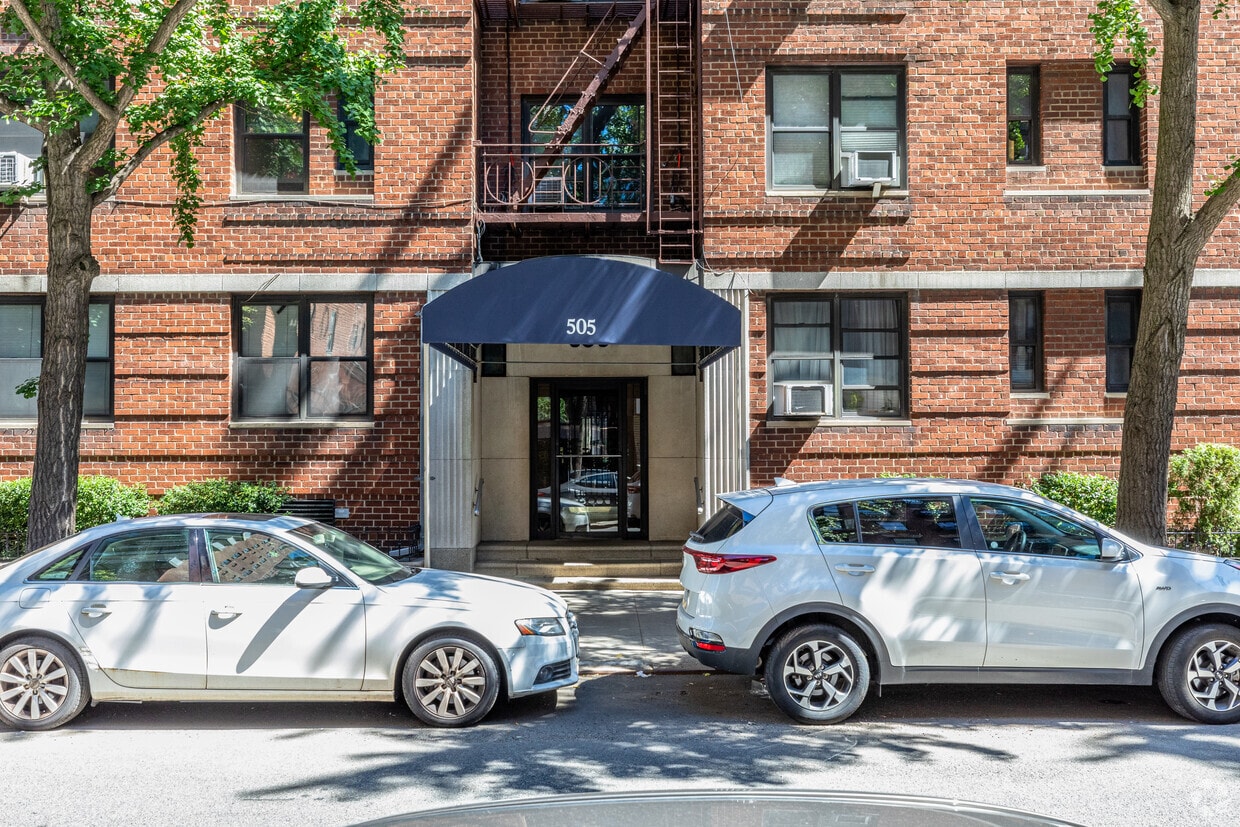 Entrance - 505 E 82nd St