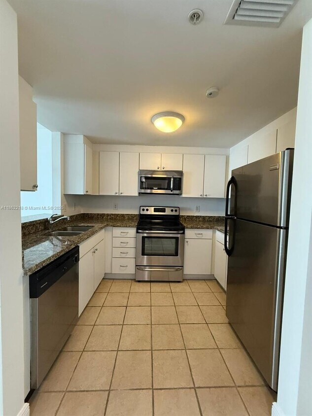 Primary Photo - 1250 S Miami Ave