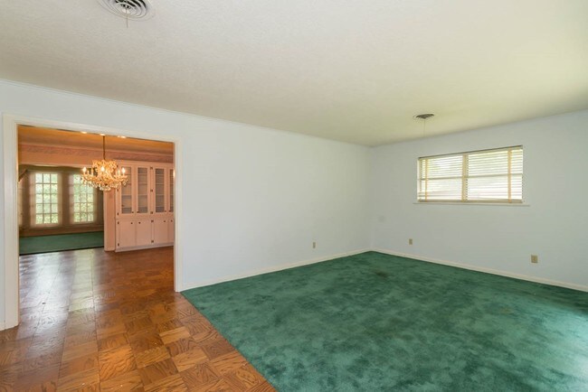 Building Photo - 5210 Oriole Dr
