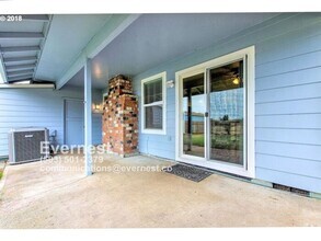 Building Photo - 1635 SW 22nd St