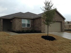 Building Photo - 1413 Raven Dr S