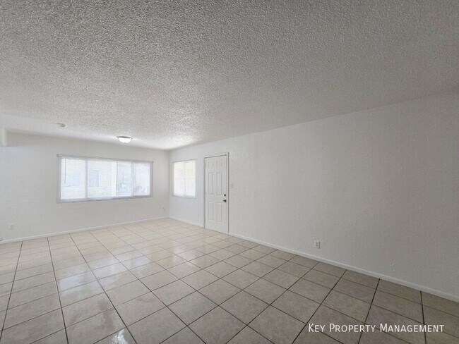 Foto del edificio - 1908 Rexford Dr