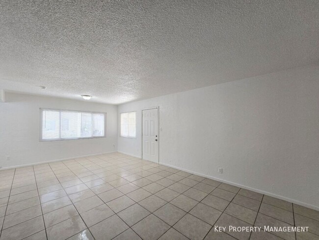 Building Photo - 1908 Rexford Dr