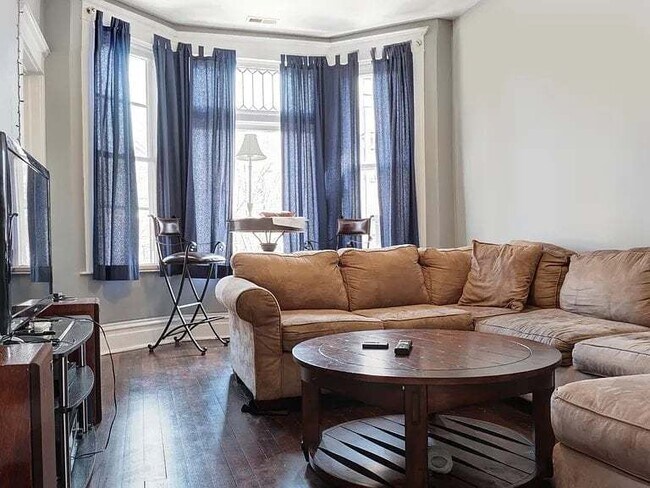 Foto del edificio - 2552 N Southport Ave